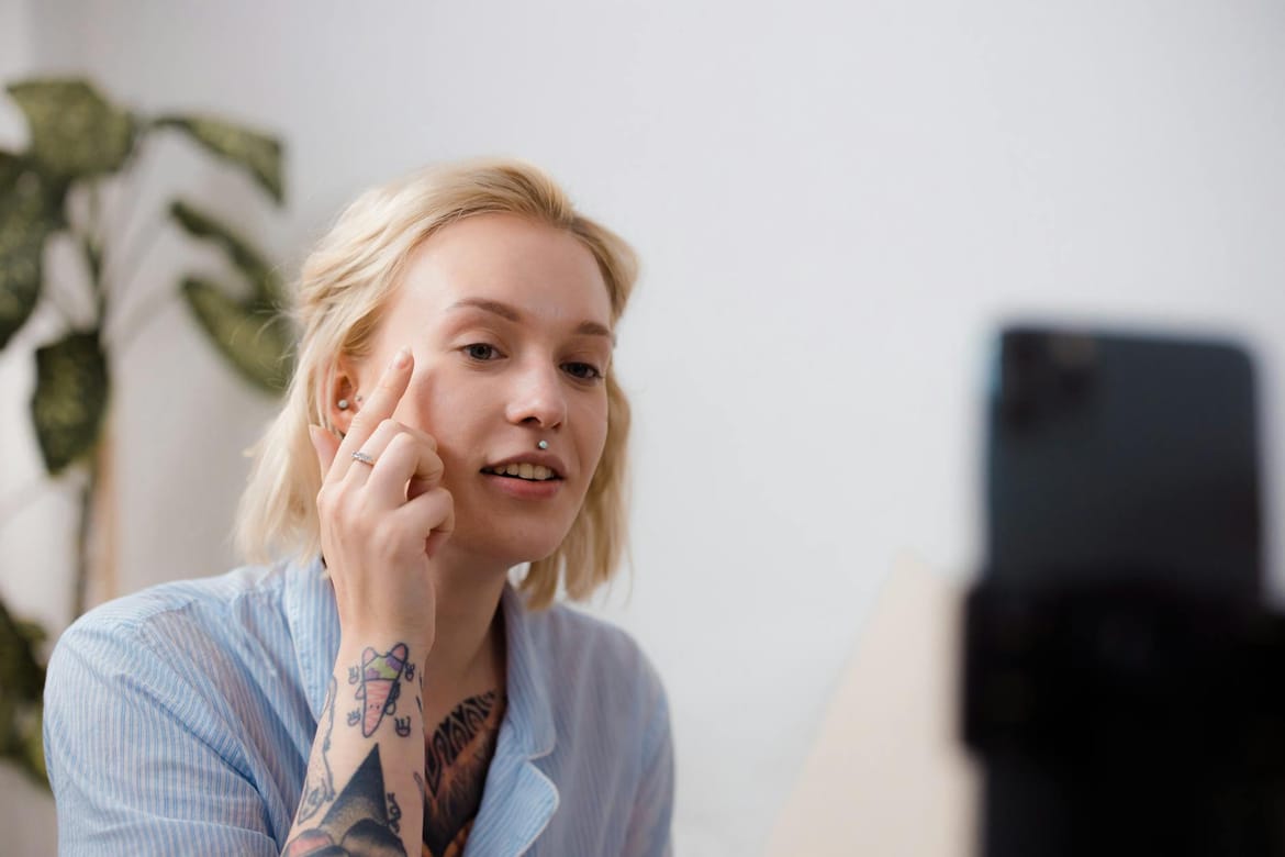 TikTok Beauty: Virale Trend-Kosmetik, die ihr Geld wirklich wert ist