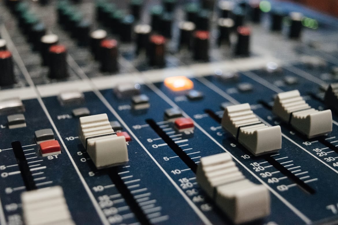 So erlebst du Webradio neu mit dem Virtual Radio DJ von RadioMonster.FM