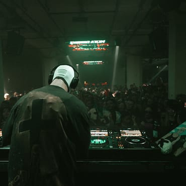So wurde Tiesto zum Star und warum du ihn heute noch feiern kannst