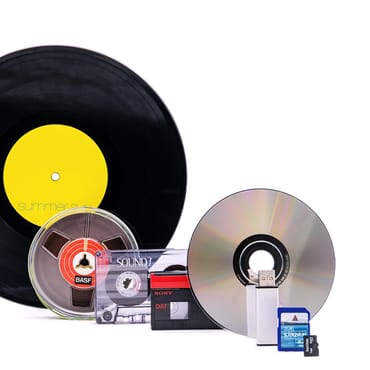 Die Renaissance physischer Musikformate – darum sind Platten und Kassetten wieder beliebt
