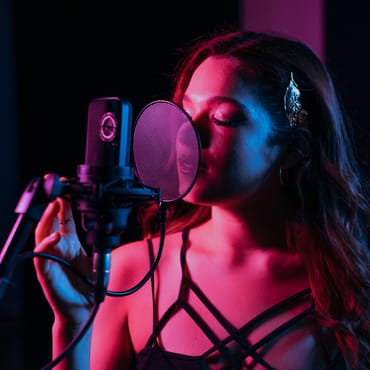 Virtuelle Künstler und AI-generierte Stimmen "unterwandern" die Musikbranche