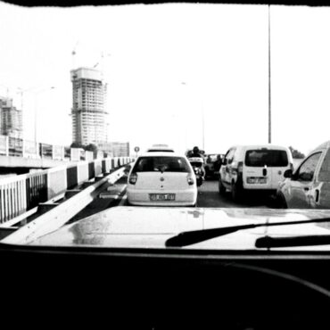 Stressfrei durch den Berufsverkehr so überstehen Sie den täglichen Stau