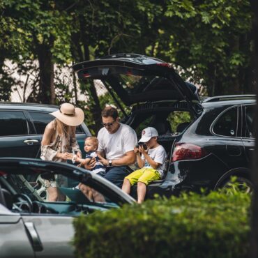 Mit Kindern entspannt Auto fahren: Praktische Strategien für stressfreie Familienfahrten